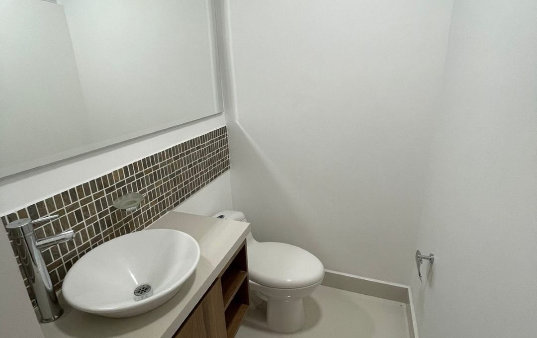 WhatsApp Image 2022-06-24 at 2.24.33 PM (Large)