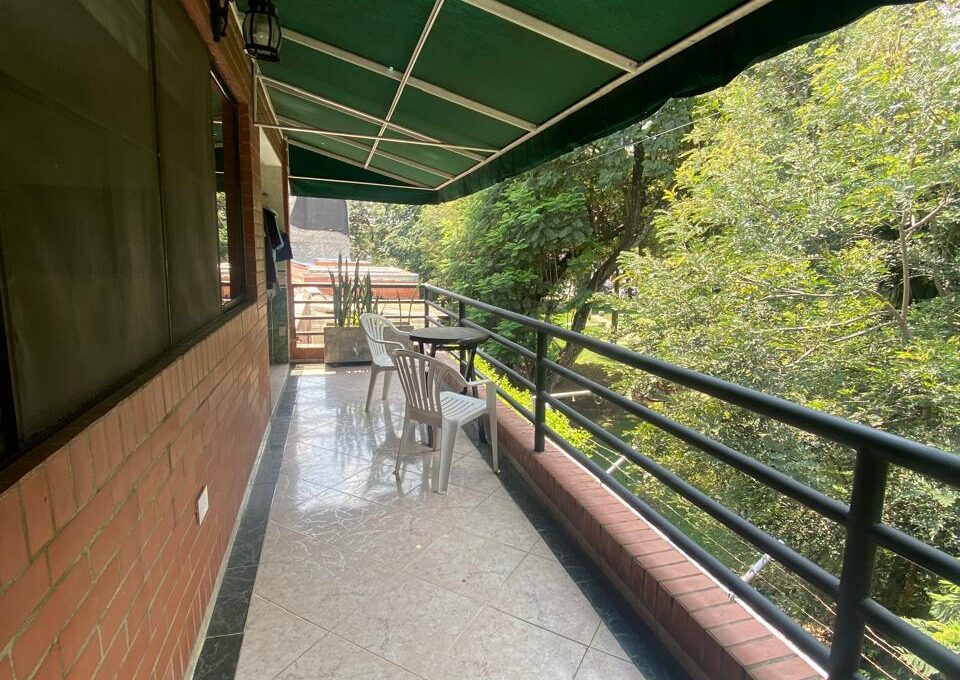 Casa Venta Ingenio- Balcón con vista al parque