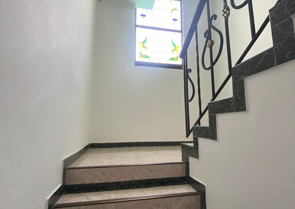 Casa Venta Ingenio- Escaleras