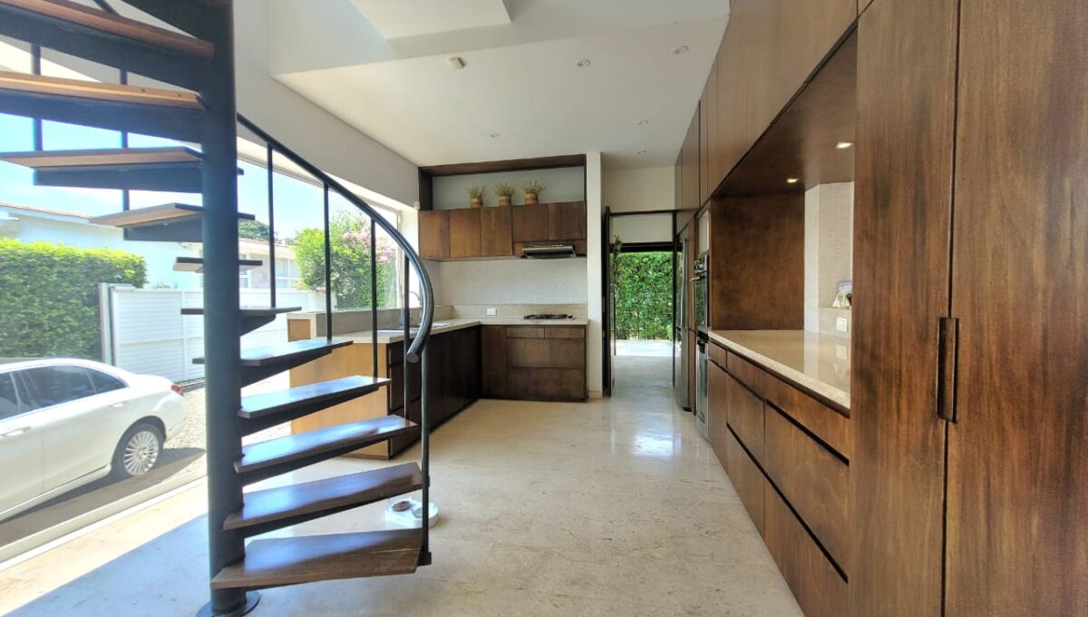 WhatsApp Image 2024-11-08 at 11.06.37 PM (1)