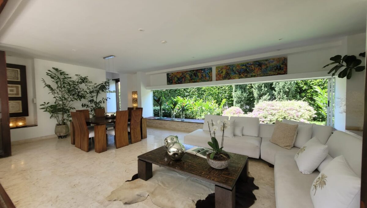 WhatsApp Image 2024-11-08 at 11.06.38 PM