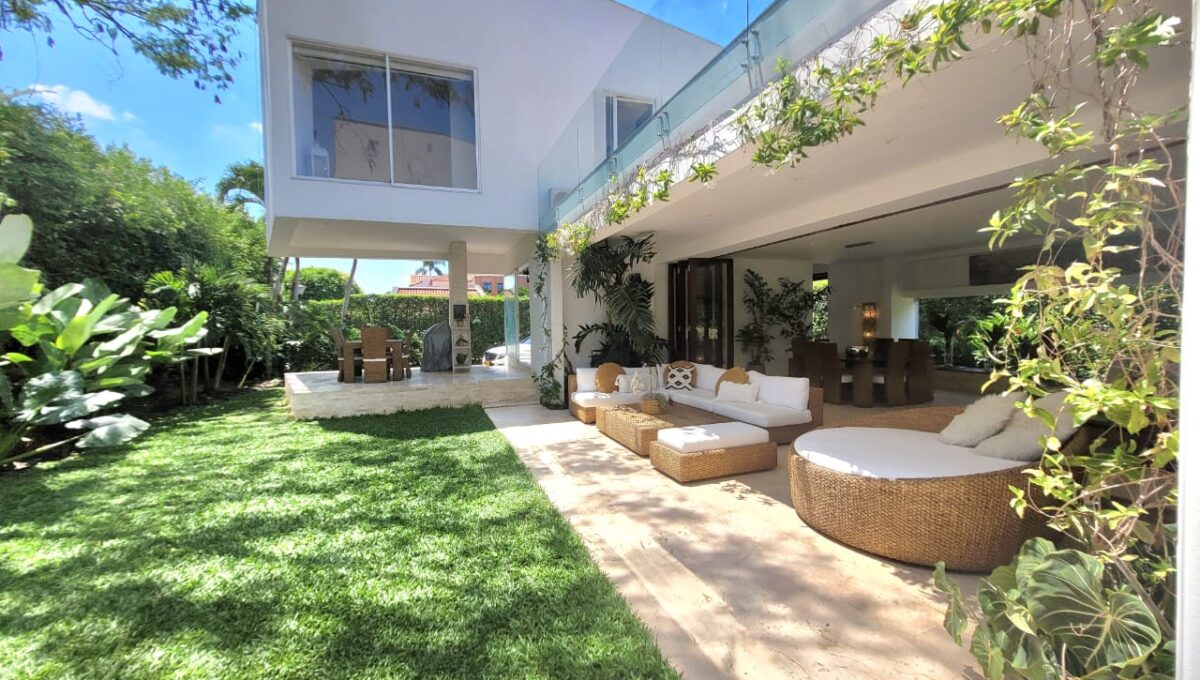 WhatsApp Image 2024-11-08 at 11.06.38 PM (2)