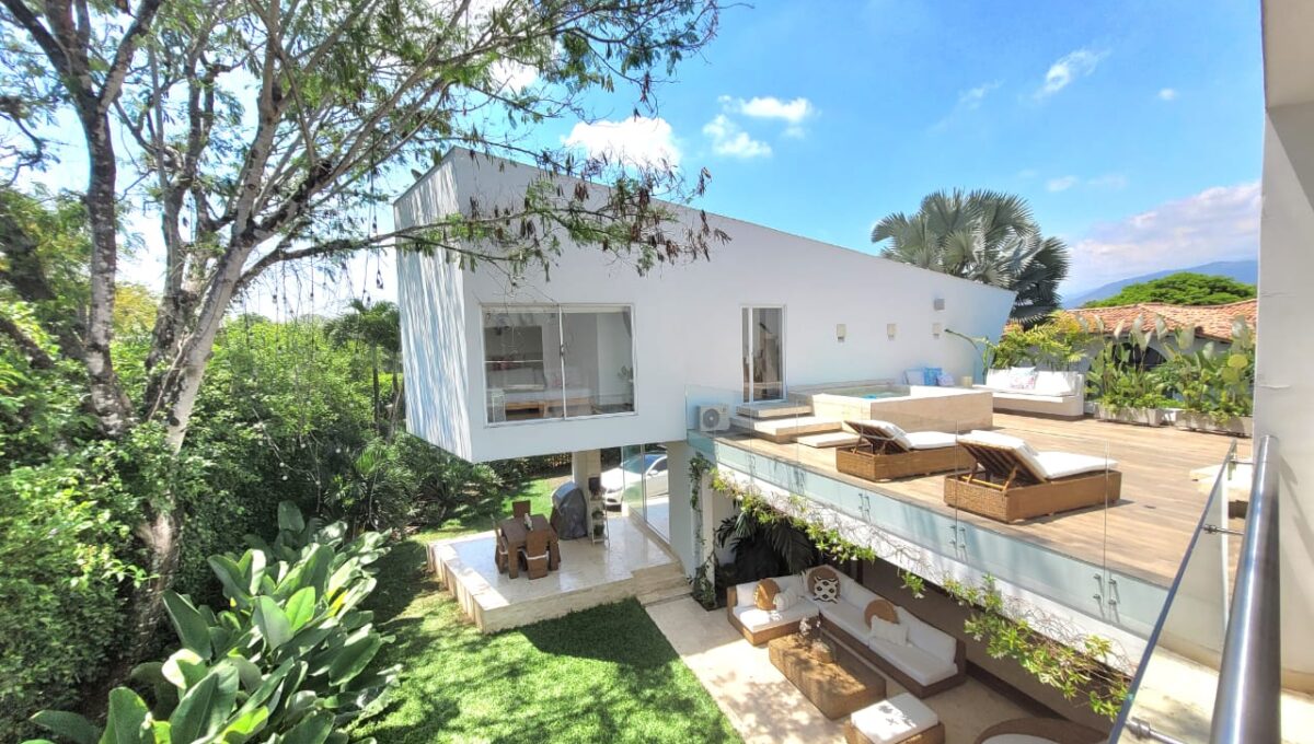 WhatsApp Image 2024-11-08 at 11.06.41 PM (1)